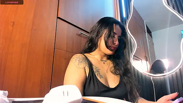 scarletr red online show from 10.10.25