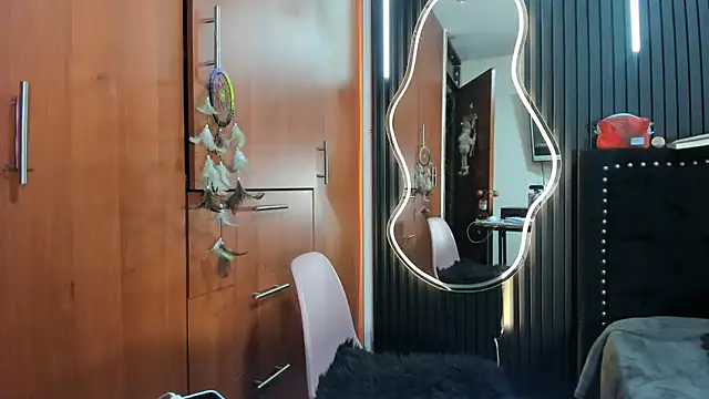 scarletr red online show from 12.15.25