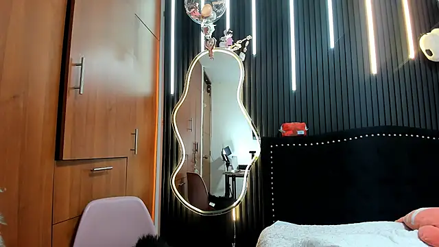 scarletr red online show from 01.08.26