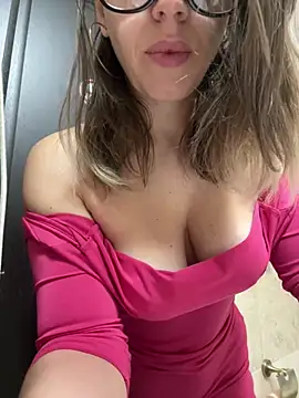 Snapshot of ladywithbigass chatting on 02.04.25 ladywithbigass online show from 02.04.25