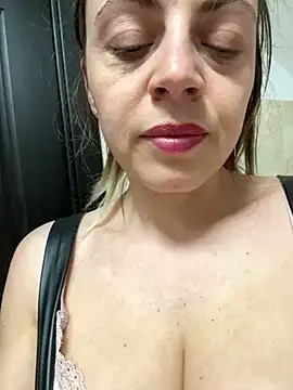 Snapshot of ladywithbigass chatting on 03.12.25 ladywithbigass online show from 03.12.25