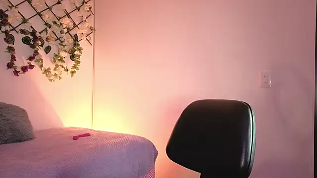 Snapshot of MiaCollinssx chatting on 09.12.25 MiaCollinssx online show from 09.12.25