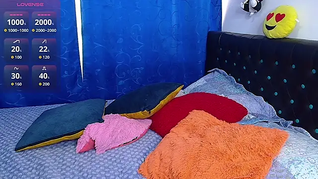 Snapshot of melikaronit2 chatting on 10.17.25 melikaronit2 online show from 10.17.25