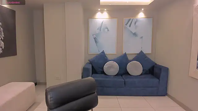 Snapshot of LeahNovac chatting on 11.07.25 LeahNovac online show from 11.07.25