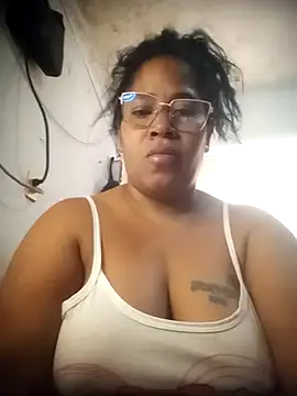 Snapshot of Big_ass_submissive chatting on 12.01.25 Big ass submissive online show from 12.01.25