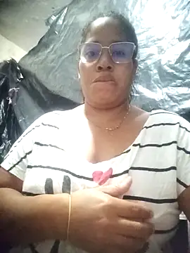 Snapshot of Big_ass_submissive chatting on 12.17.25 Big ass submissive online show from 12.17.25