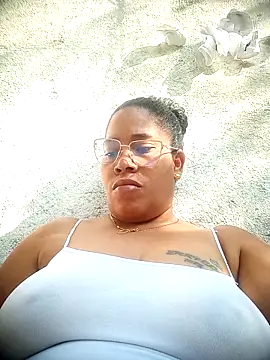 Snapshot of Big_ass_submissive chatting on 12.17.25 Big ass submissive online show from 12.17.25