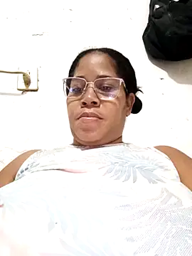 Snapshot of Big_ass_submissive chatting on 04.05.26 Big ass submissive online show from 04.05.26