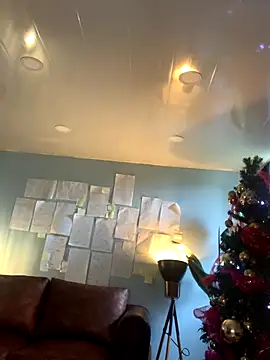 Snapshot of Canneela chatting on 11.16.25 Canneela online show from 11.16.25