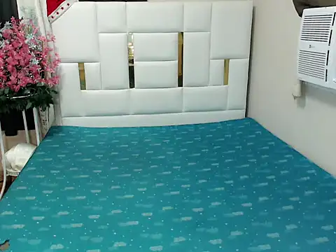 Snapshot of diamondnaked_ chatting on 10.07.25 diamondnaked online show from 10.07.25