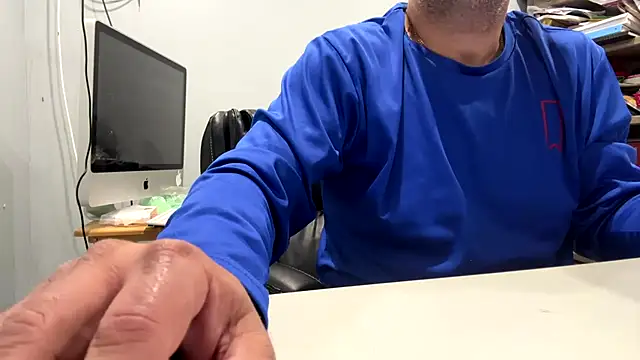 Snapshot of frankyjones8989 chatting on 11.18.25 frankyjones8989 online show from 11.18.25