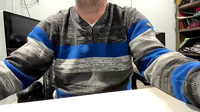 Snapshot of frankyjones8989 chatting on 11.25.25 frankyjones8989 online show from 11.25.25