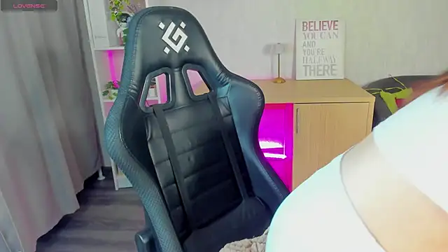 Snapshot of Alis_Platt chatting on 02.08.26 Alis Platt online show from 02.08.26