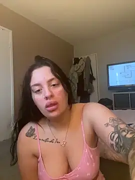 Snapshot of Victoriasteel chatting on 10.07.25 Victoriasteel online show from 10.07.25