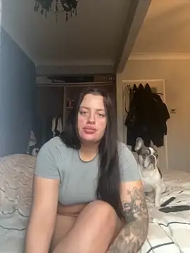 Snapshot of Victoriasteel chatting on 10.15.25 Victoriasteel online show from 10.15.25