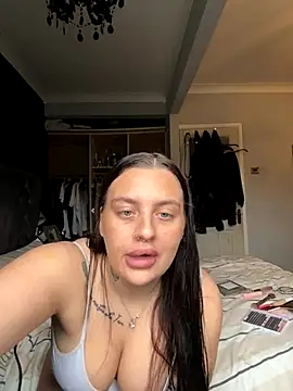 Snapshot of Victoriasteel chatting on 11.09.25 Victoriasteel online show from 11.09.25