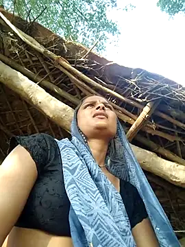 Snapshot of Sapna9685 chatting on 09.24.25 Sapna9685 online show from 09.24.25