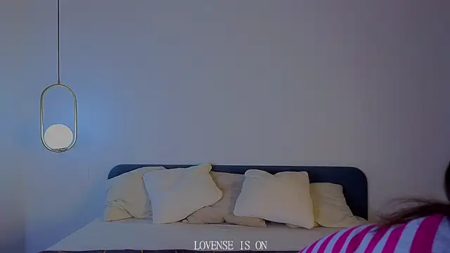 Snapshot of BritniBers chatting on 11.21.25 BritniBers online show from 11.21.25