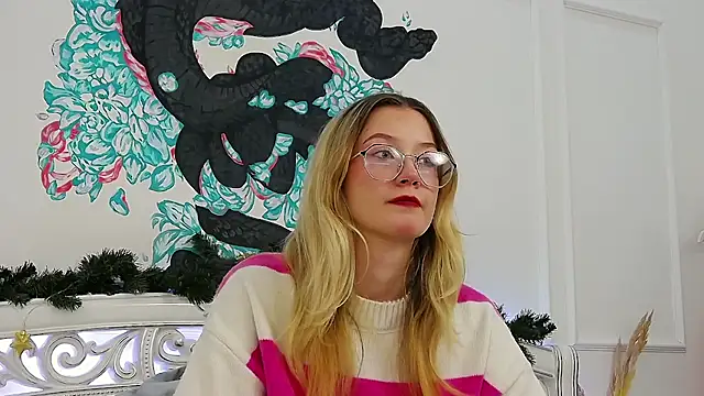 MaeLili online show from 12.23.25