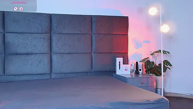 Slenna Moon online show from 03.26.26