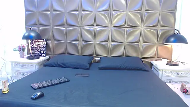 Snapshot of MeganLarsson chatting on 10.29.25 MeganLarsson online show from 10.29.25