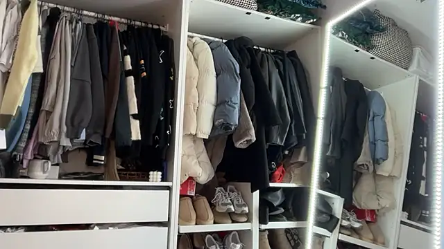 KayleeBella online show from 12.19.25