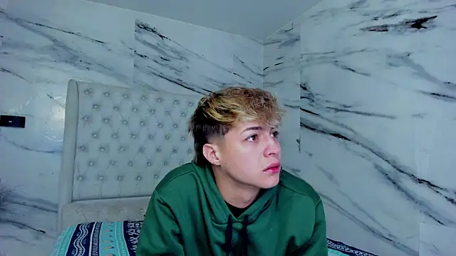 Ari and Storm online show from 10.05.25