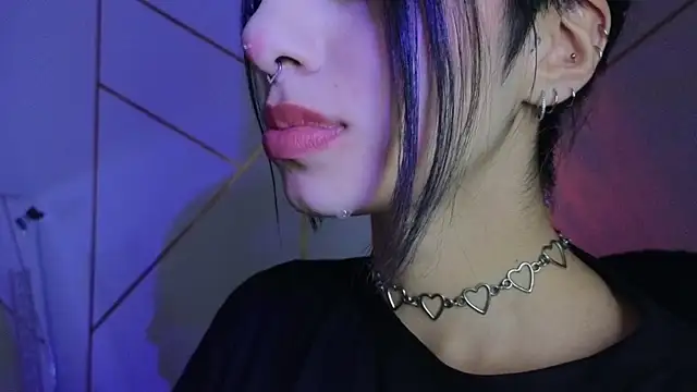 Snapshot of Hollyxx_ chatting on 10.17.25 Hollyxx online show from 10.17.25