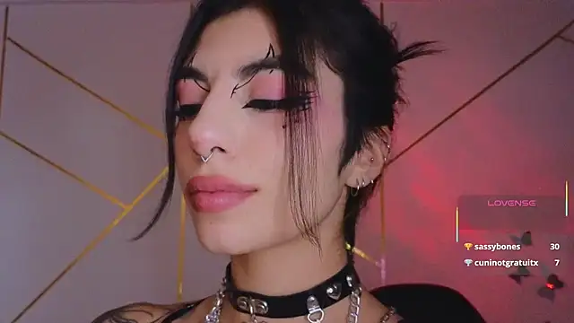 Snapshot of Hollyxx_ chatting on 11.13.25 Hollyxx online show from 11.13.25