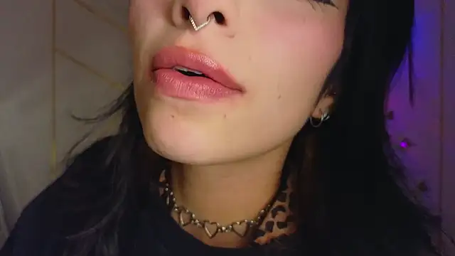 Snapshot of Hollyxx_ chatting on 11.15.25 Hollyxx online show from 11.15.25