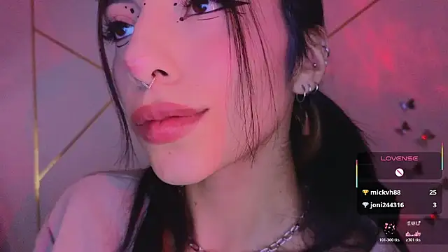 Snapshot of Hollyxx_ chatting on 11.16.25 Hollyxx online show from 11.16.25