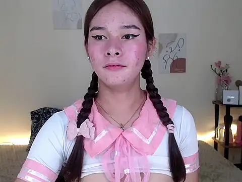 Snapshot of sassymimi69 chatting on 10.11.25 sassymimi69 online show from 10.11.25