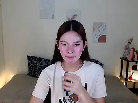 Snapshot of sassymimi69 chatting on 11.16.25 sassymimi69 online show from 11.16.25