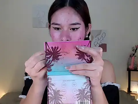 Snapshot of sassymimi69 chatting on 11.22.25 sassymimi69 online show from 11.22.25