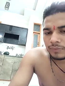 Snapshot of romantic_couple1 chatting on 09.30.25 romantic couple1 online show from 09.30.25