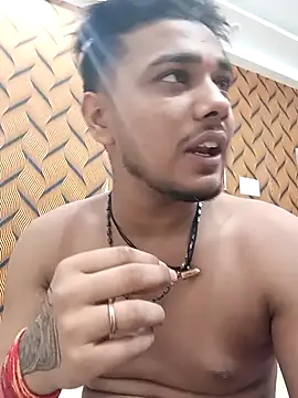 Snapshot of romantic_couple1 chatting on 10.02.25 romantic couple1 online show from 10.02.25