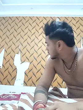 Snapshot of romantic_couple1 chatting on 10.03.25 romantic couple1 online show from 10.03.25