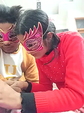 Snapshot of romantic_couple1 chatting on 11.24.25 romantic couple1 online show from 11.24.25