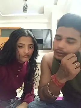 Snapshot of romantic_couple1 chatting on 11.30.25 romantic couple1 online show from 11.30.25