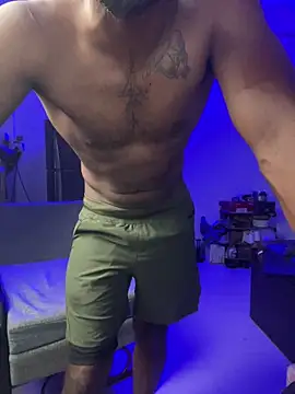 Snapshot of 0mniscient chatting on 10.11.25 0mniscient online show from 10.11.25