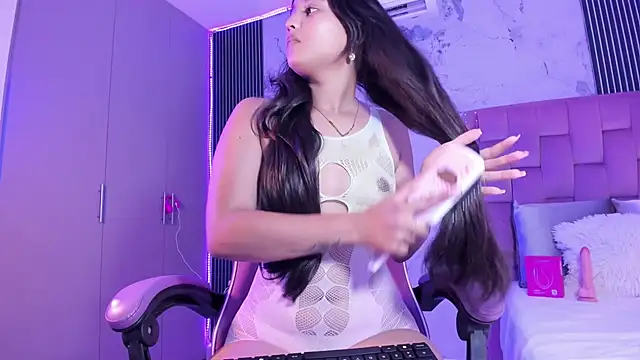 Snapshot of Laly_Cherry_ chatting on 09.24.25 Laly Cherry online show from 09.24.25