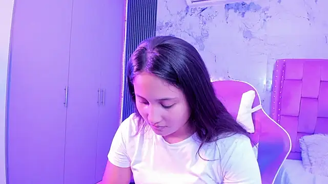 Snapshot of Laly_Cherry_ chatting on 09.30.25 Laly Cherry online show from 09.30.25