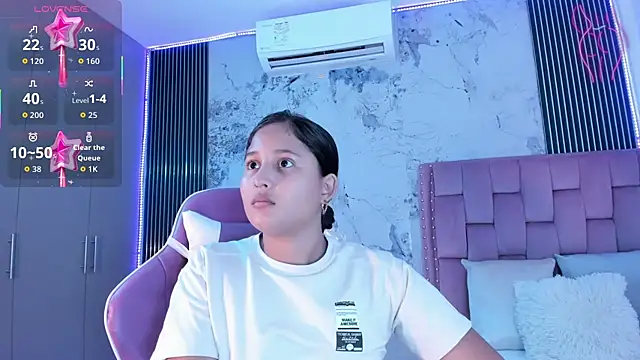 Snapshot of Laly_Cherry_ chatting on 10.08.25 Laly Cherry online show from 10.08.25