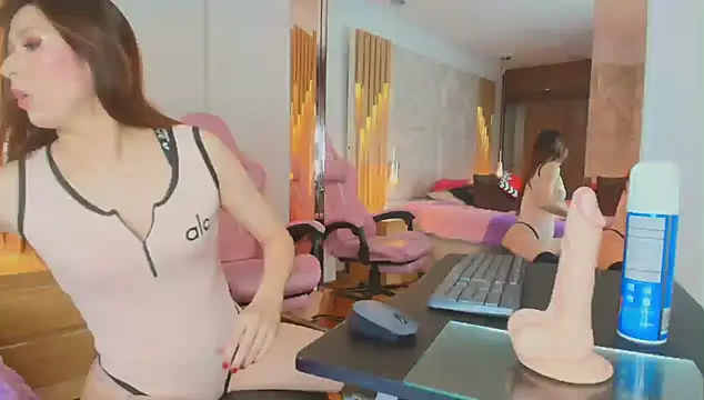 Snapshot of Rose_Nichols chatting on 09.30.25 Rose Nichols online show from 09.30.25