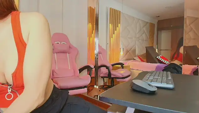 Snapshot of Rose_Nichols chatting on 10.03.25 Rose Nichols online show from 10.03.25