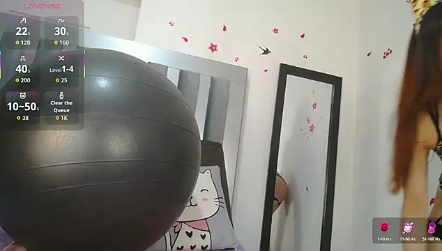 Snapshot of Rose_Nichols chatting on 10.10.25 Rose Nichols online show from 10.10.25