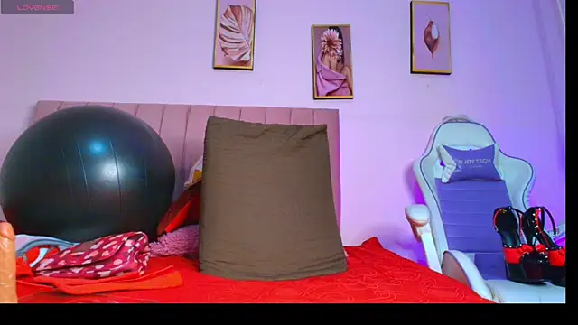 Rose Nichols online show from 02.26.26