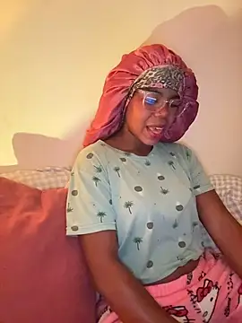 Snapshot of Sweet-Jade chatting on 11.17.25 Sweet-Jade online show from 11.17.25