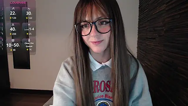 Snapshot of babedooll chatting on 10.11.25 babedooll online show from 10.11.25