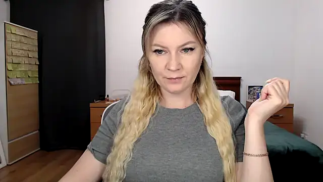 ParadiseAlina online show from 10.16.25